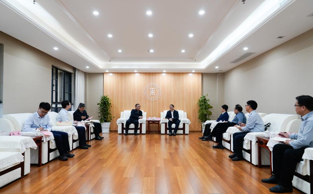 0408中国稀土学会理事长李波一行来校-6123.jpg